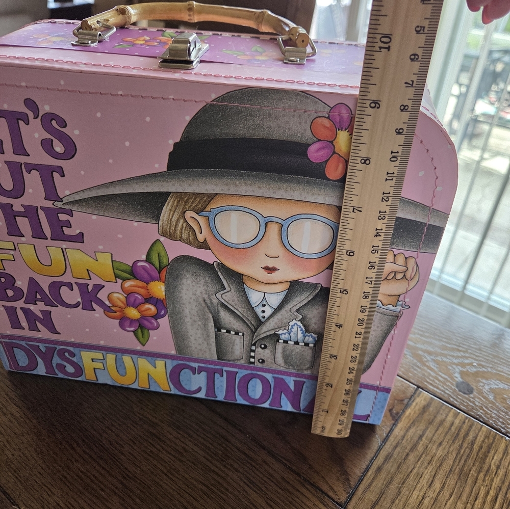 Mary Engelbreit "Let's Put The Fun Back In DysFUNctional" Cardboard Suitcase - Picture 9 of 9